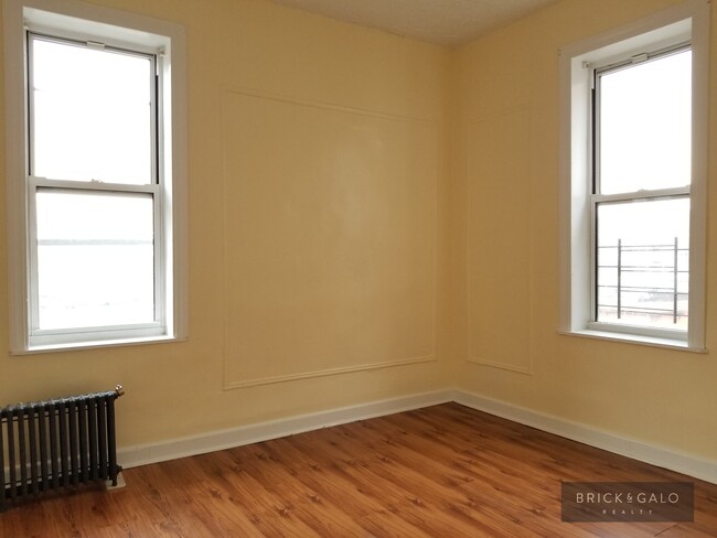 Building Photo - 2902 Cortelyou Rd