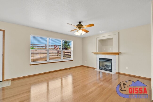 Building Photo - Beautiful home with 4 BR, 3.5 BA, 2 CAR wi...