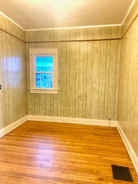 Building Photo - 1432 12th St S