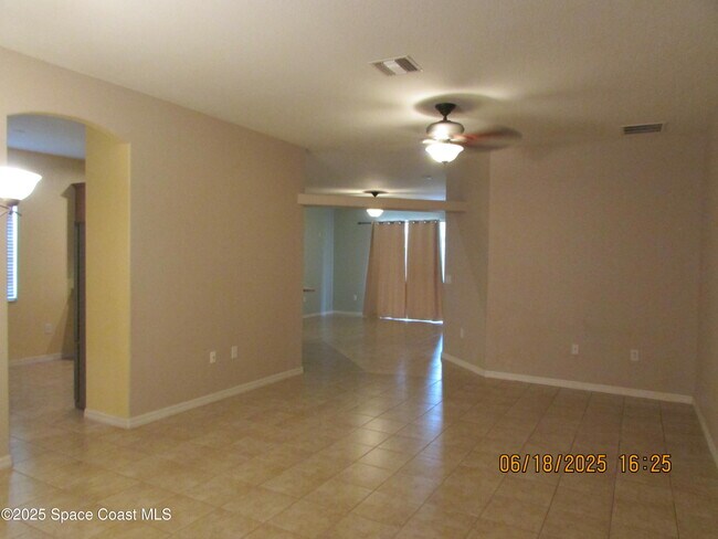 Building Photo - 1708 Maeve Cir