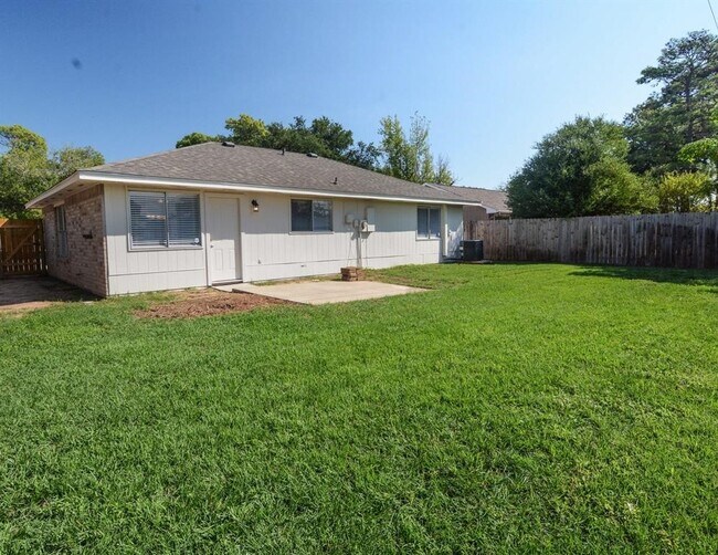 Building Photo - 4615 Roserock Ln