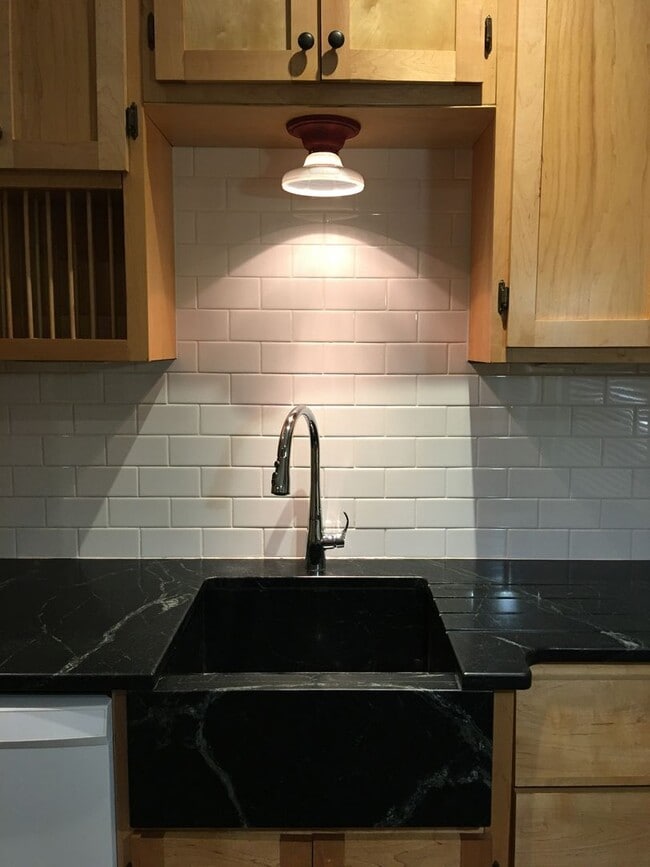 Building Photo - 125 N 9th Ave E