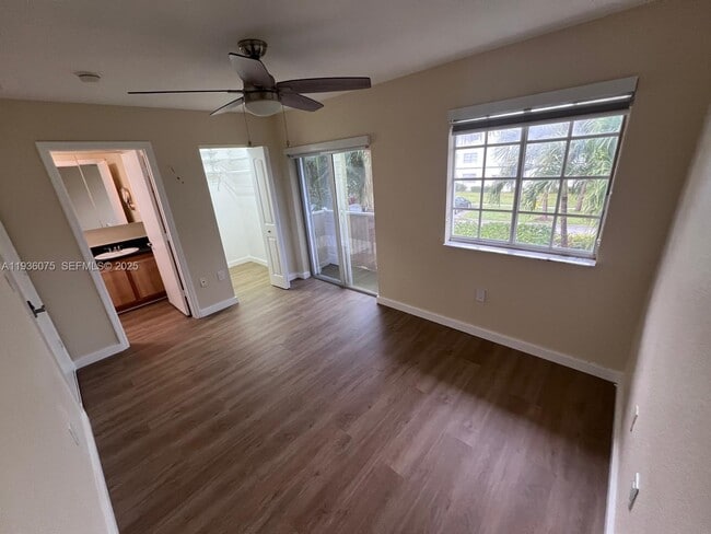 Building Photo - 2098 NE 167th St