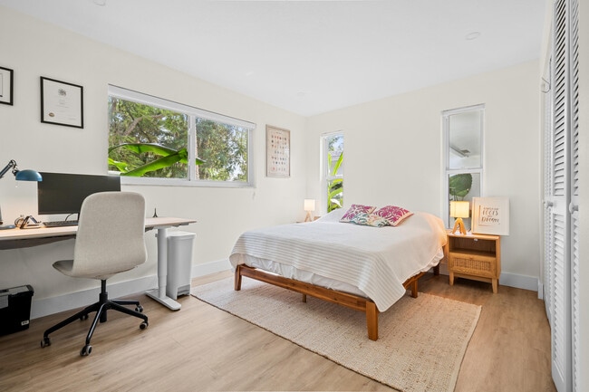 Building Photo - 2421 SW 29th Way