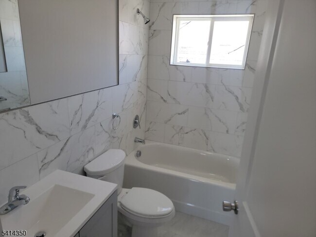 Building Photo - 118 Shephard Ave