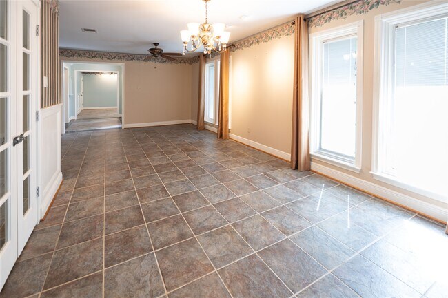 Building Photo - 7546 Maple Tree Dr
