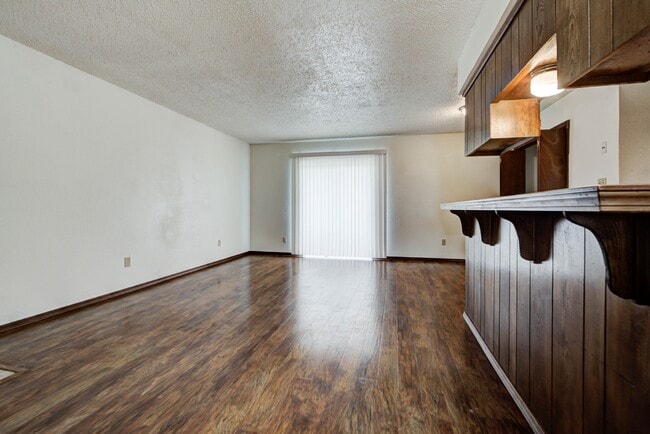 Building Photo - 1315 Glen Oaks Ct