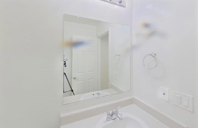 Building Photo - Ready Now!