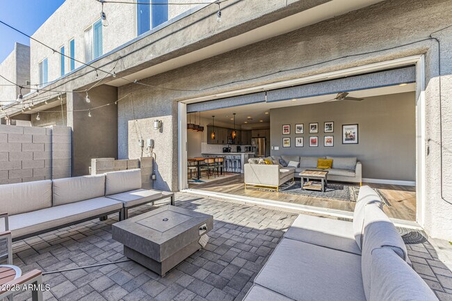 Building Photo - 2315 E Pinchot Ave