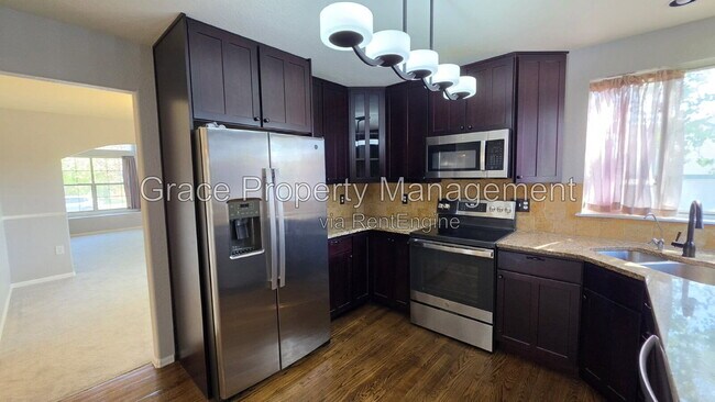 Building Photo - 1144 E 12th Ct