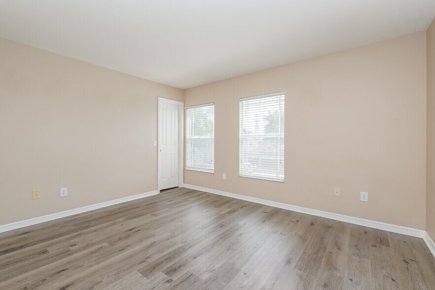Building Photo - 2613 Palesta Dr