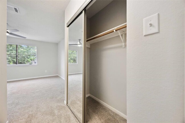 Building Photo - 12215 Cardston Ct