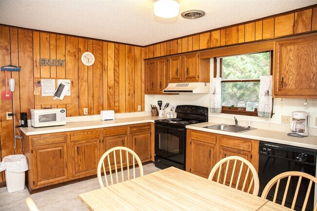 Building Photo - 54225 Shoresurf Ln