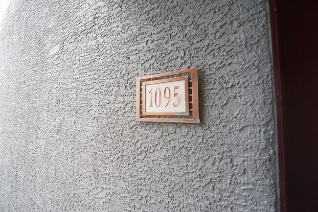 Building Photo - SHOWINGS AVAILABLE NOW