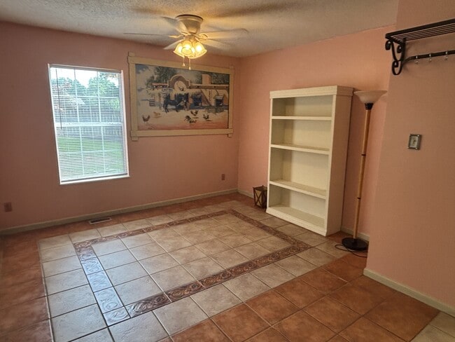 Building Photo - 119 N Clover Hill Ridge Rd