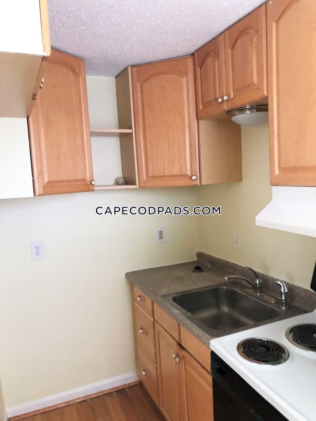 Building Photo - 357 Main St