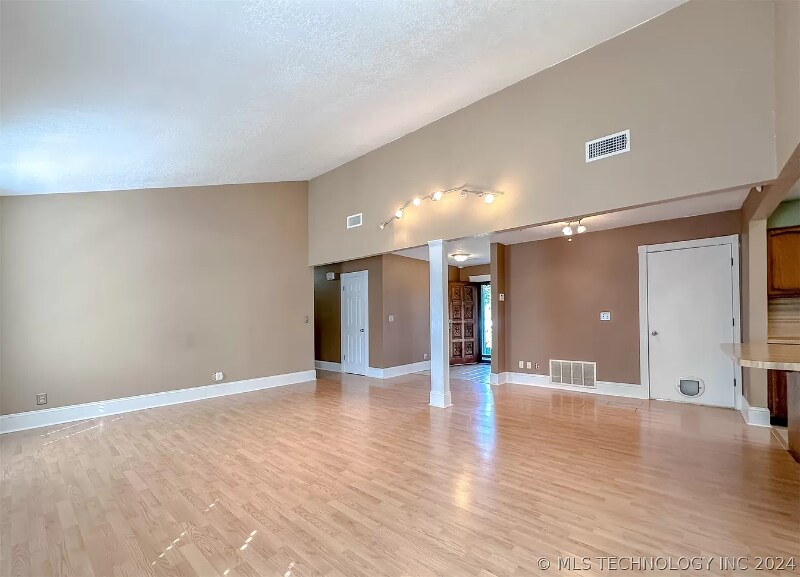 Building Photo - 2906 W 63rd St S