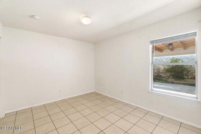 Building Photo - 14056 Tierra Venado Dr