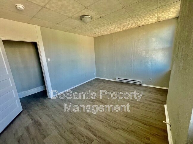 Building Photo - 810 Amity St
