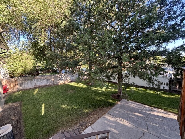 Building Photo - 2243 Aspen Hills Dr