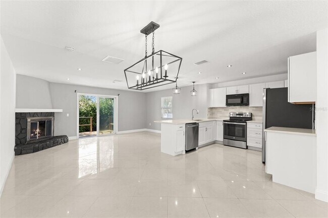 Building Photo - 4426 Helena St NE