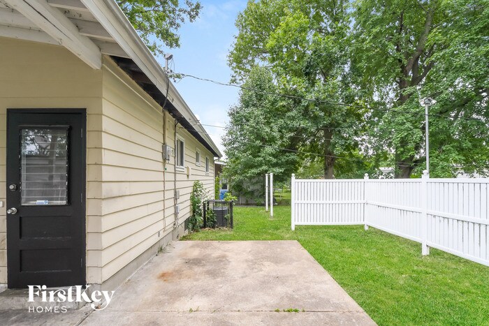 Building Photo - 530 Bardot Dr