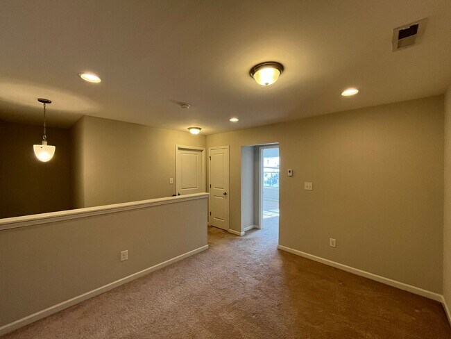 Building Photo - 310 Princess Pl