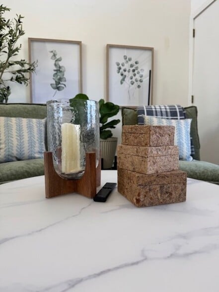 Building Photo - 148 E Hill Rd