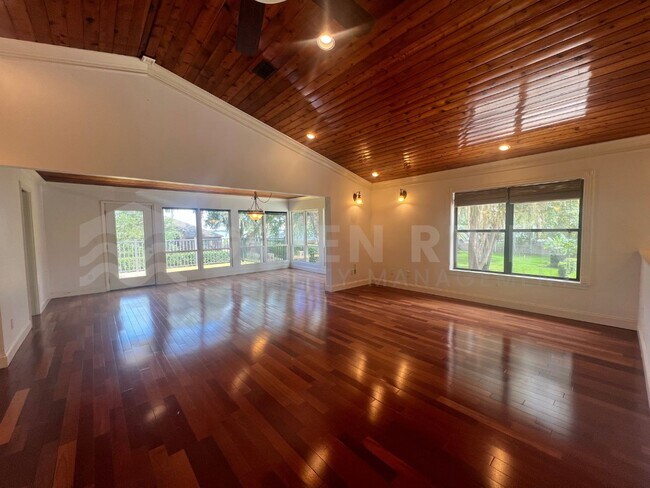 Building Photo - Amazing 4 bedroom home with St Johns River Views Available Now!