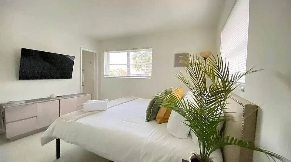 Building Photo - 1521 NE 51st St