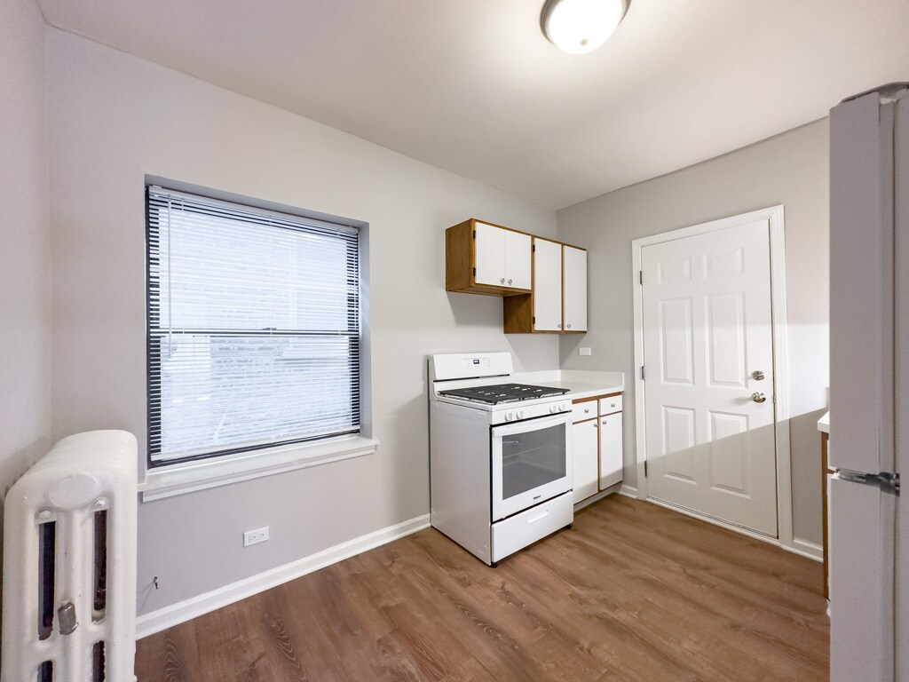 Building Photo - 5746 N Winthrop Ave