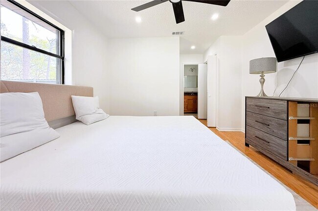 Building Photo - 3201 Bartlett St