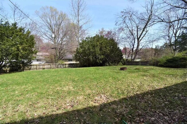 Building Photo - "Hoosier Daddy"- This fully furnished, turn-key, 6bd/2ba house