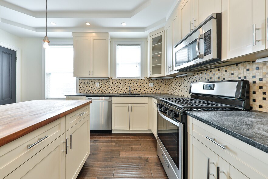 Building Photo - 9 Bellflower St