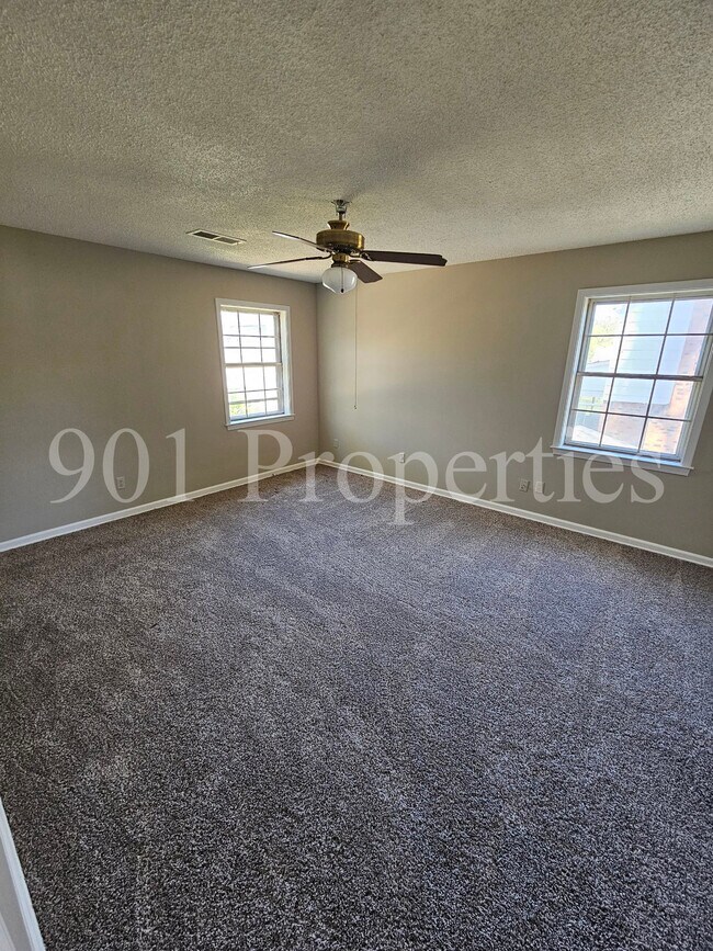 Building Photo - 2601 Camrose Cove