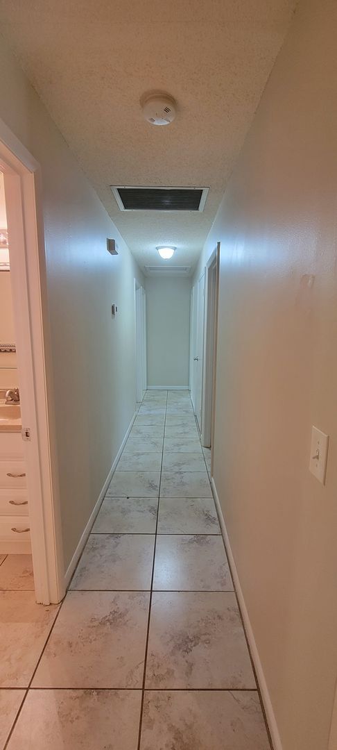 Building Photo - 2220 NW 14th Ave