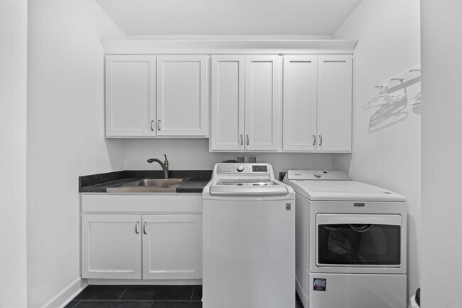 Building Photo - 10420 Pagoda Way
