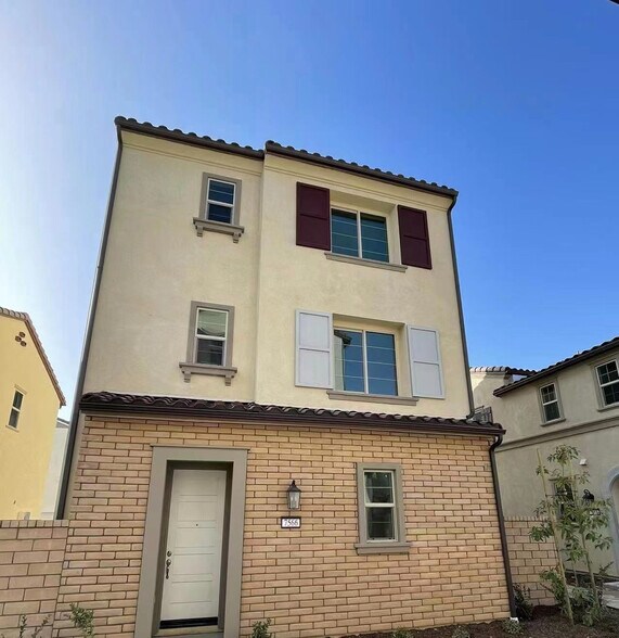 1780 sq. ft. & amazing amenities - 7566 Channel View St