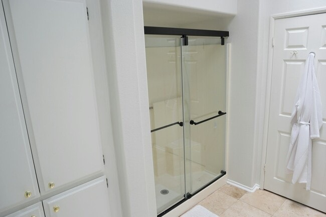 Building Photo - 8212 Mainsail Dr