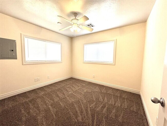 Building Photo - 1101 W Wilshire Blvd