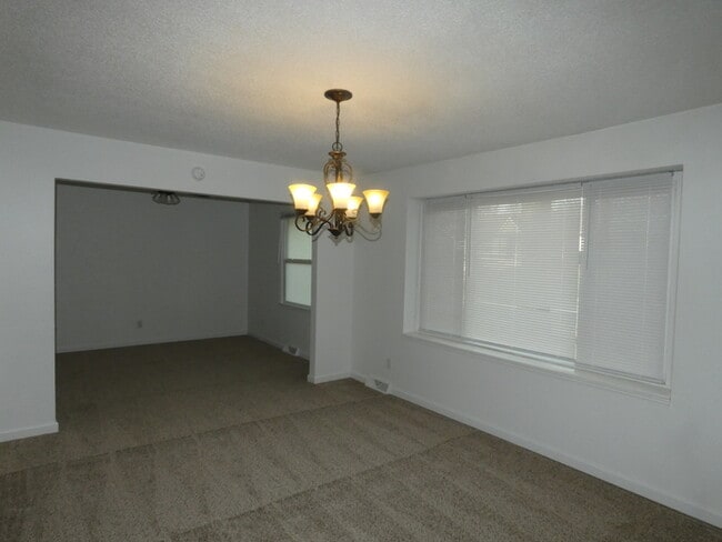 Building Photo - Beautiful Home in North Kansas City School District!