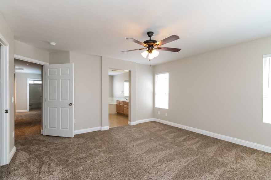 Building Photo - 2027 S 87th Pl