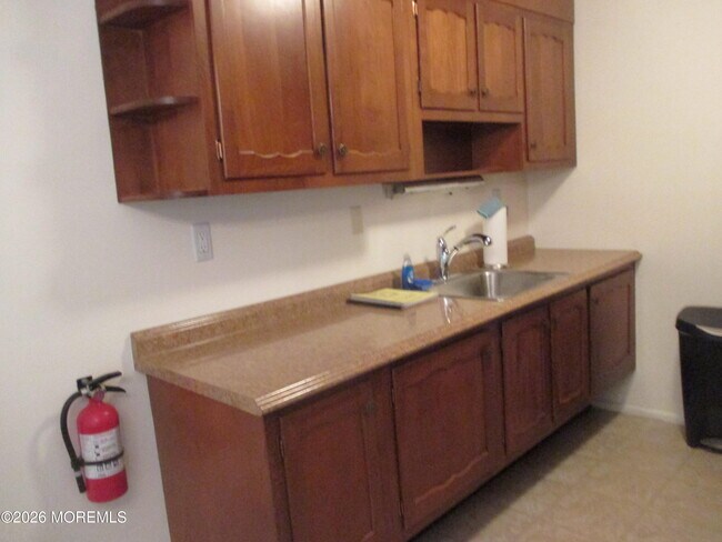 Building Photo - 363B Chesterfield Ct