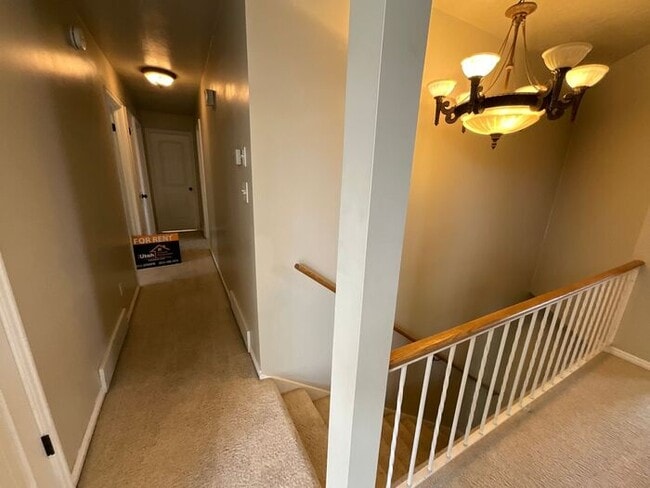 Building Photo - 5 bedroom 3 bath Home 2 car garage- Small dog friendly