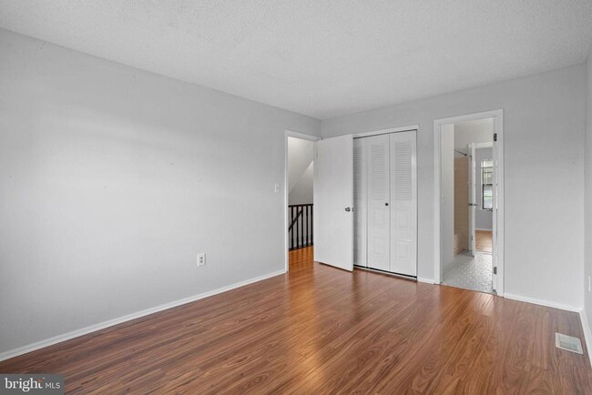 Building Photo - 6 Van Buren Pl