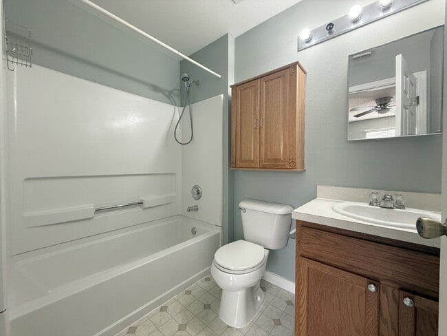 Building Photo - 2-Bed Oasis with 2.5 Baths on Silver Falls...