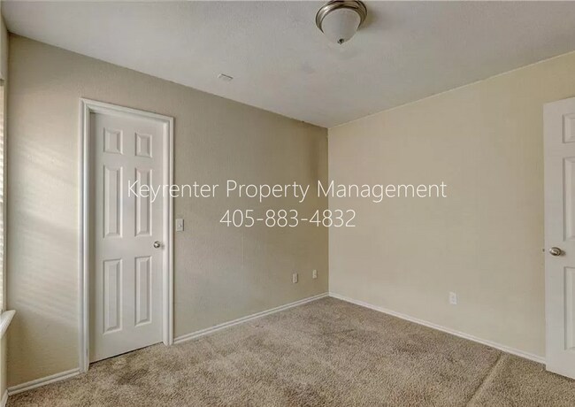 Building Photo - Gorgeous 3 bedroom 2 Bath and 2 Car Home in the Heart of Yukon