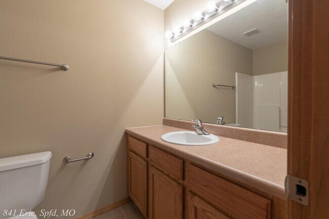 Building Photo - 841 S Eric St