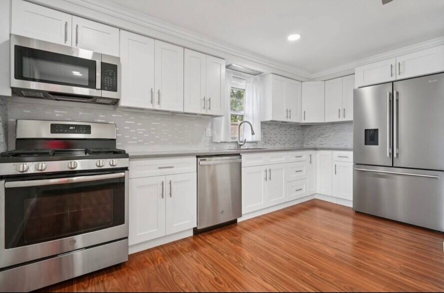 Kitchen - 511 New York Ave