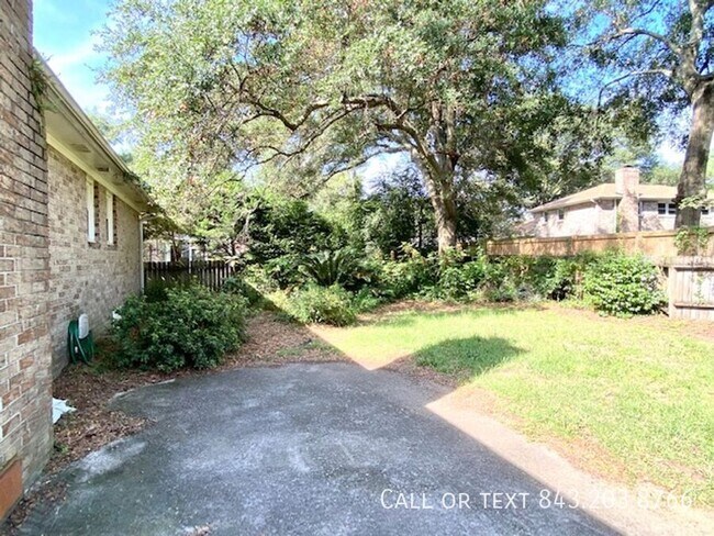 Building Photo - 654 McCutchen St